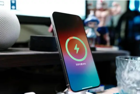 汝阳苹果15换屏服务分享用什么充电器给iPhone15充电更好 